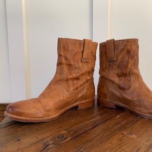 FRYE Anna Shortie Leather Boot in Camel
